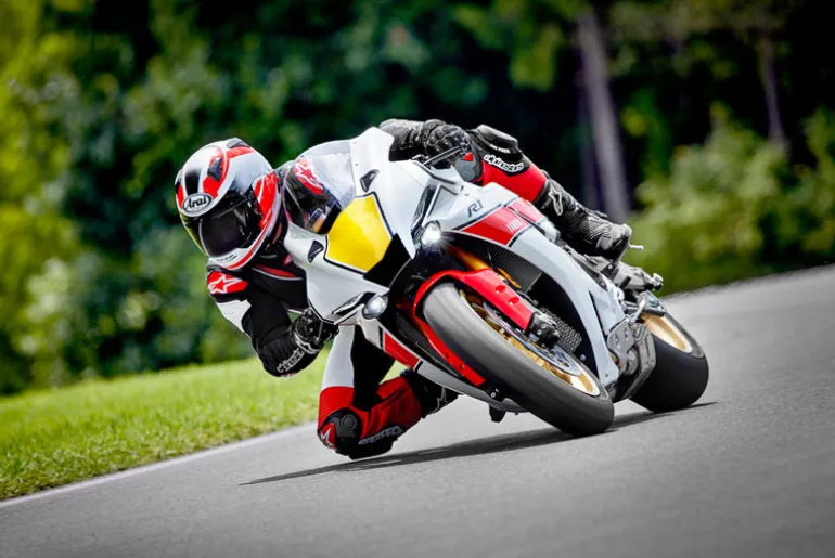 Arai Quantum-X Ray Helmet