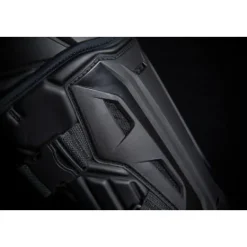 Icon Knee Field ARMOR3 Black